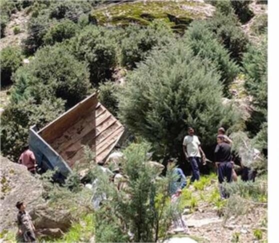 Kishtwar में 200 फीट गहरी खाई में गिरा वाहन, 1 मौत, 3 लोग घायल