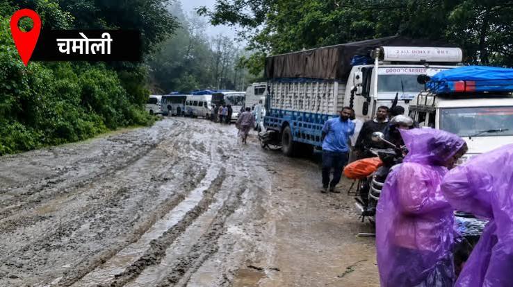 बदरीनाथ धाम यात्रा पर ब्रेक! गुलाब कोटि के पास सड़क पर पत्थर आने से रोके गए यात्री