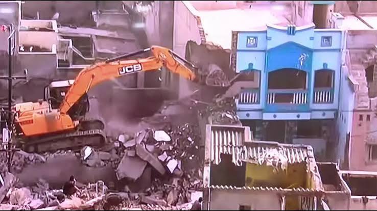 Rajkot Demolition Drive के दौरान 27 लाख का स्नैक्स खा गए अफसर और वर्कर्स