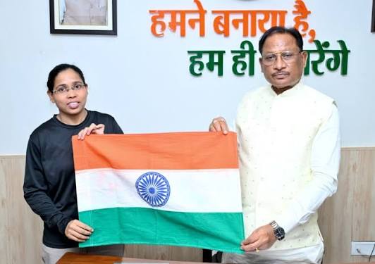 मुख्यमंत्री श्री विष्णुदेव साय ने माउंट एवरेस्ट फतह करने वाली पर्वतारोही अमिता श्रीवास को दी बधाई