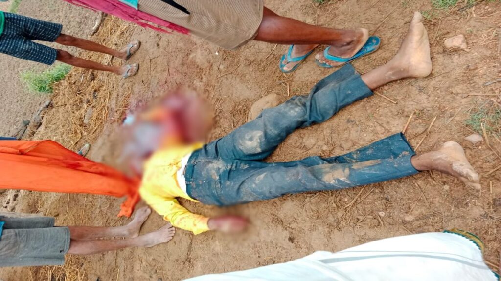 छत्तीसगढ़ से सनसनीखेज मामला:स्कूल जा रहे हेडमास्टर की गला रेतकर हत्या, इलाके में फैली सनसनी…