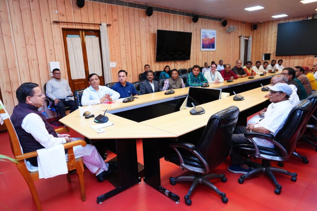 देवभूमि और छत्तीसगढ़ के बीच बढ़ा वैचारिक सेतु:मुख्यमंत्री श्री धामी से मिले छत्तीसगढ़ के मीडिया प्रतिनिधि