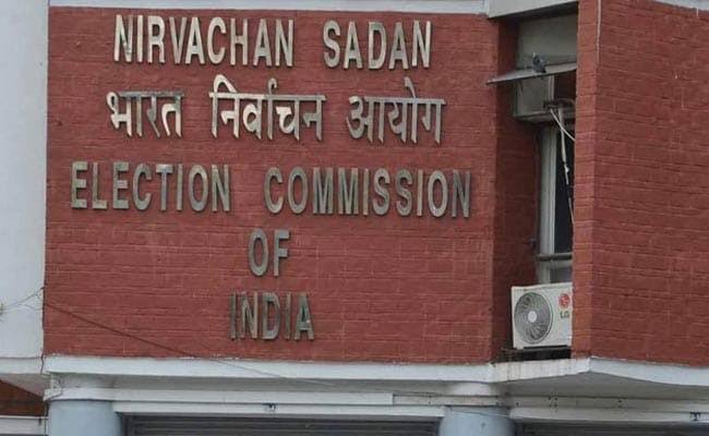 बांकीपुर में मतदान की गोपनीयता भंग! EVM पर वोट डालते VIDEO वायरल, 200 लोगों पर FIR की तैयारी
