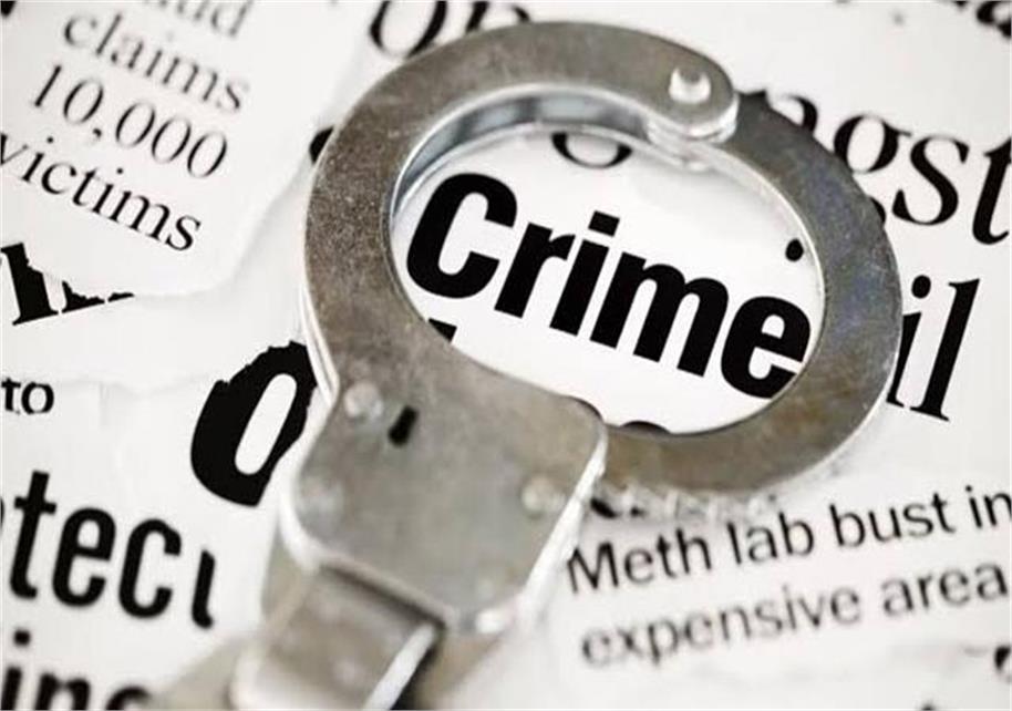 युवक की गुंडागर्दी, पहले टैक्सी चालक को किया लहूलुहान, फिर पुलिस टीम से भिड़ गया