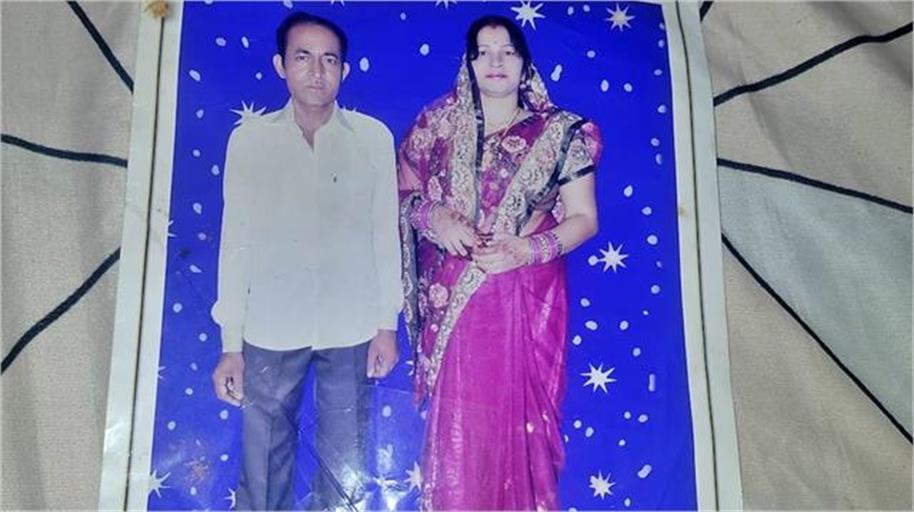 पारिवारिक झगड़े के बाद माता-पिता की हत्या, 2 भाइयों को हिरासत में लिया