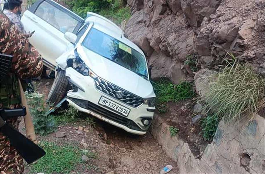 बाबा बर्फानी के दर्शनों के लिए जा रही श्रद्धालुओं से भरी गाड़ी का हुआ Accident, 5 यात्री घायल