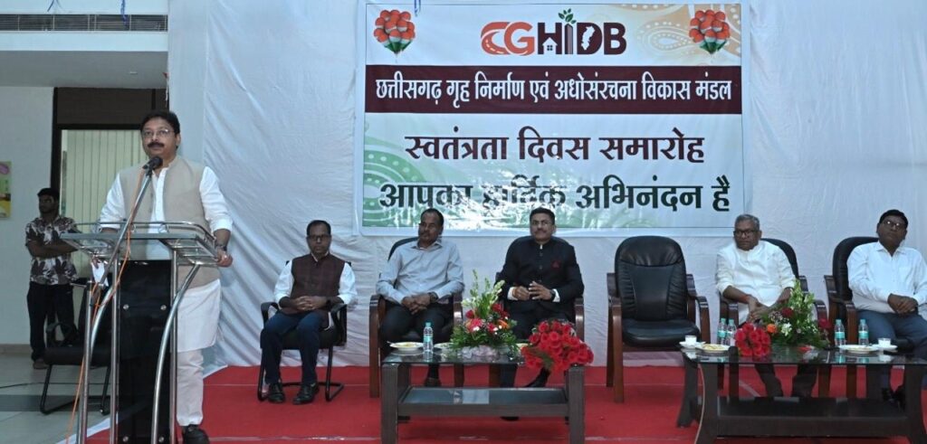 स्वतंत्रता दिवस के अवसर पर श्री अनुराग सिंह देव, अध्यक्ष, छत्तीसगढ़ गृह निर्माण एवं अधोसरंचना विकास मण्डल द्वारा हितग्राहियों को दाण्डिक ब्याज में 50 प्रतिशत छूट की दी सौगात