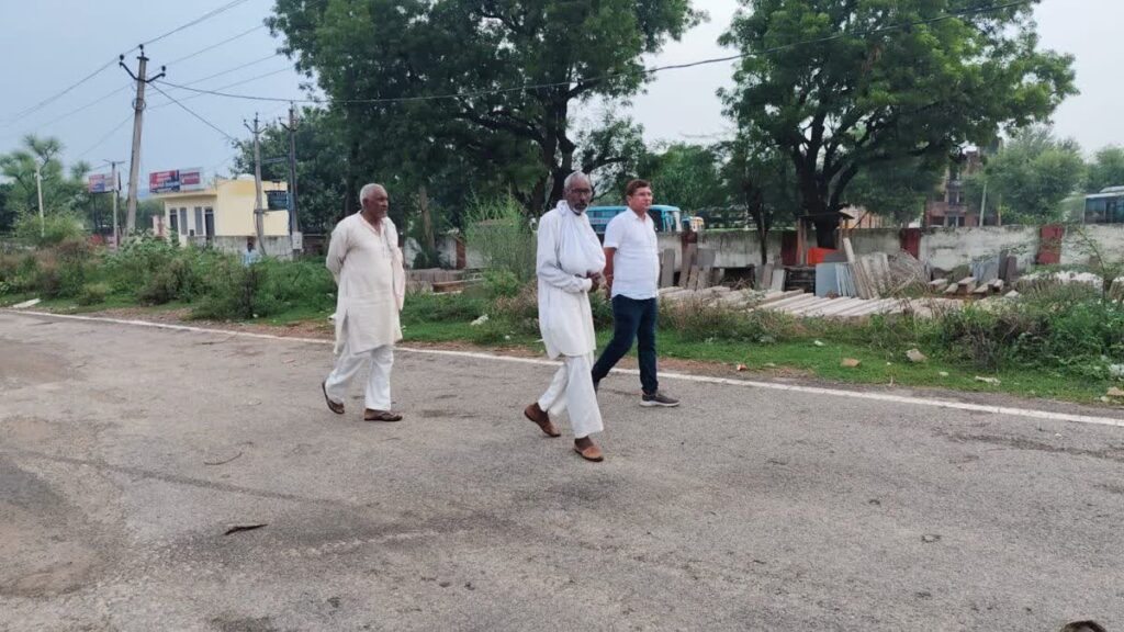 इंसानियत को झकझोर देने वाली घटना:ICU भर्ती मां, पिता ने नवजात बेटी का गला दबाकर हत्या कर दी; पोती का शव पोटली में लेकर भटकता रहा दादा…