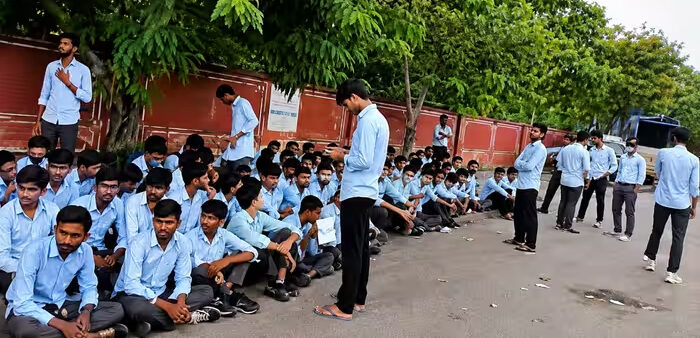 हॉस्टल की बदहाली और उत्पीड़न के खिलाफ जो Gen-Z सुन और बोल नहीं सकते वो भी उतरे सड़कों पर