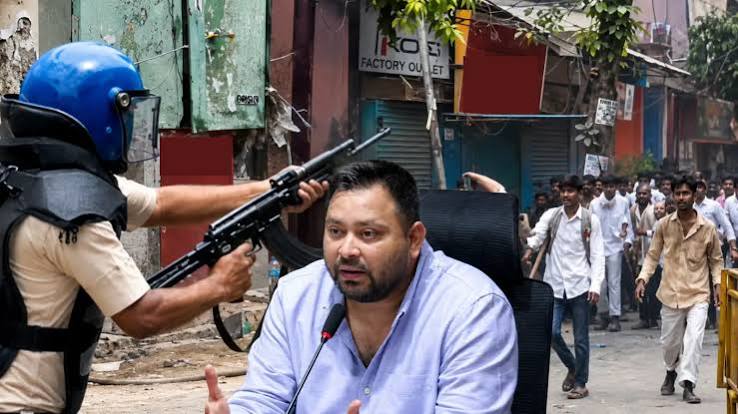 छात्रों की मांगों को लेकर तेजस्वी यादव ने निकाला मार्च, ‘डमी AK-47’ लेकर सड़क पर उतरे प्रदर्शनकारी