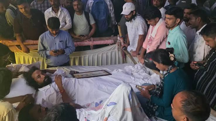 झारखंड छात्र आंदोलन : प्रदर्शन कर रहे छात्रों को हटाने देर रात पहुंची पुलिस, भड़के नेता प्रतिपक्ष बाबूलाल मरांडी
