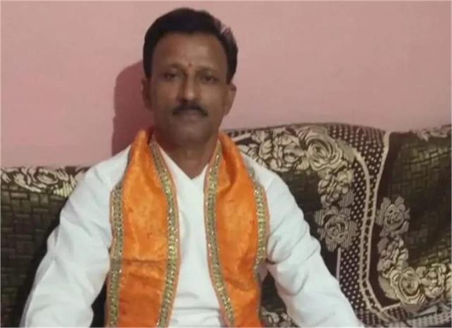 पंचायत सचिव का फंदे पर मिला शव, नोट में कुछ लोगों के नाम
