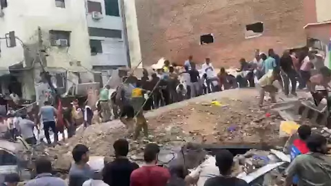‘डिब्बों’ में रहने की मजबूरी