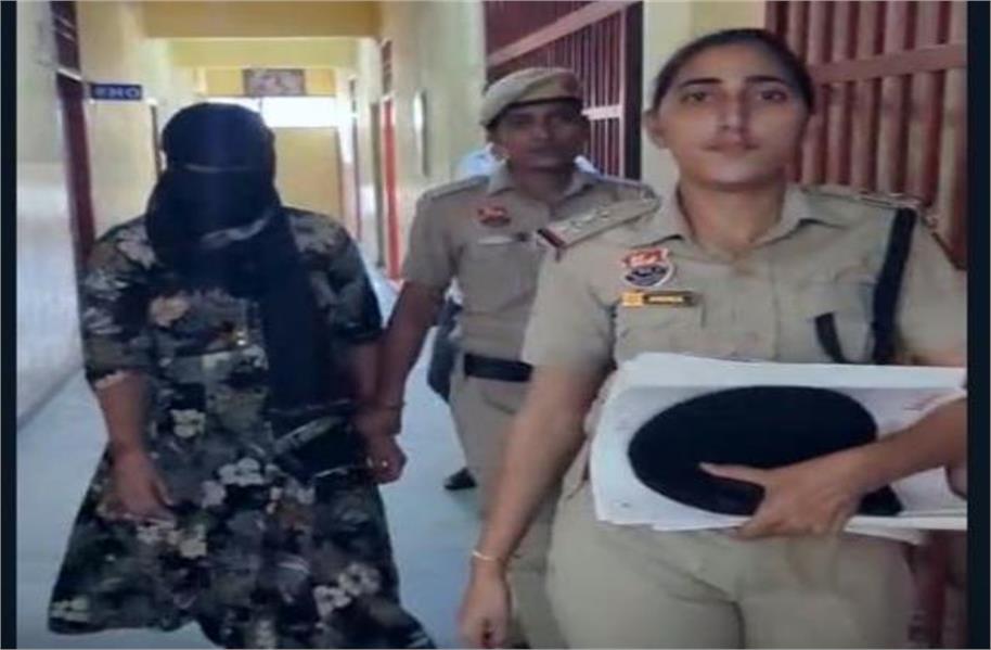 फरीदाबाद में हनी ट्रैप का खुलासा, मकान मालिक को ब्लैकमेल कर रही महिला 1 लाख लेते रंगे हाथ गिरफ्तार…5 साल से किराएदार थी