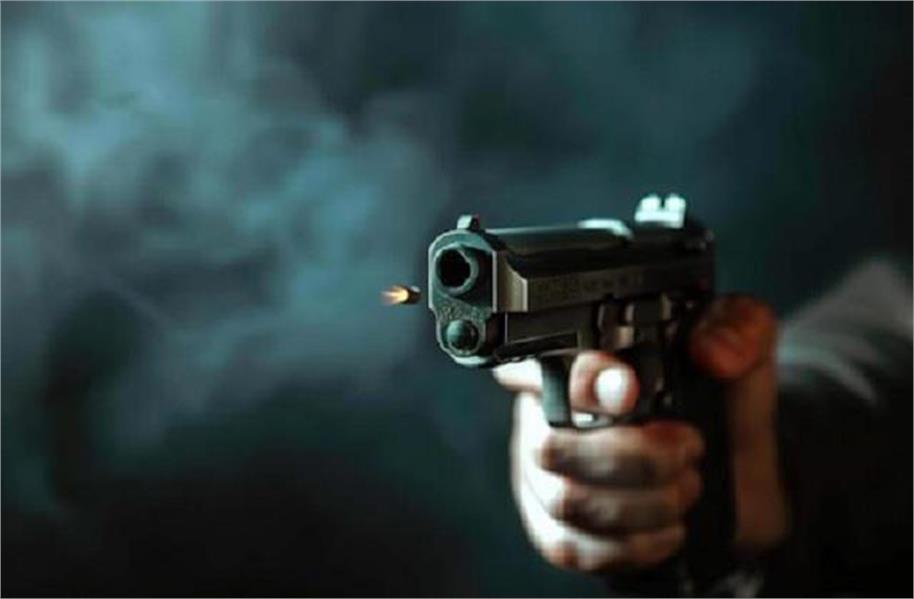 पैसों के लेन-देन में रिटायर्ड फौजी ने दोस्त को मारी गोली, प्रॉपर्टी डीलर की हालत नाजुक