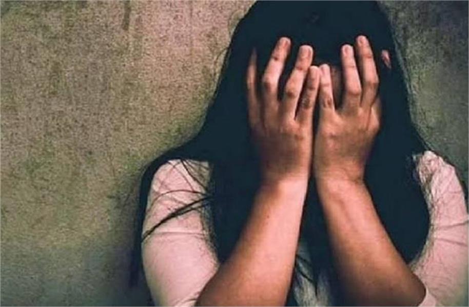सजा से बचने के लिए रेप के आरोपी ने पीड़िता से की शादी, बदला रंग, अश्लील वीडियो बनाकर दोस्तों को किए शेयर