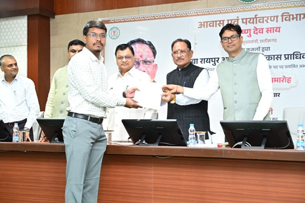 युवाओं को रोजगार, नागरिकों को सुगम सेवाएं और आधुनिक कौशल से जोड़ना हमारी प्राथमिकता : मुख्यमंत्री श्री विष्णु देव साय