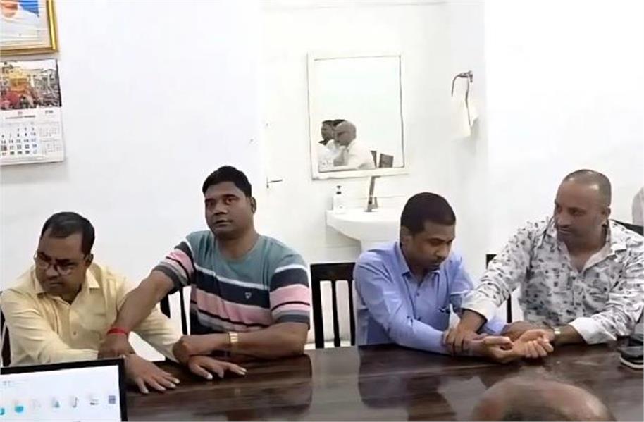 10,000 रुपये की रिश्वत लेते सरकारी बाबू गिरफ्तार, लोकायुक्त की बड़ी कार्रवाई