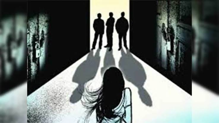 नाबालिग मौत मामले में 2 लड़कियों समेत 5 नाबालिग गिरफ्तार जंगल में मिलकर देखा था पोर्न, पुलिस ने सामूहिक दुष्कर्म और हत्या का किया खुलासा…