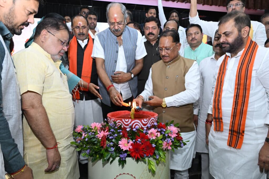 प्रधानमंत्री श्री नरेंद्र मोदी के जनसेवा के 25 वर्ष देश के विकास और परिवर्तन की प्रेरक यात्रा : मुख्यमंत्री श्री विष्णुदेव साय