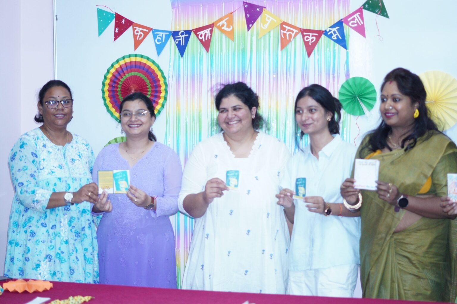 ‘कहानीकार’ कार्यशाला के दूसरे दिन कहानी, कला और किताबों से जुड़ी रचनात्मक गतिविधियों में शामिल हुए शिक्षक