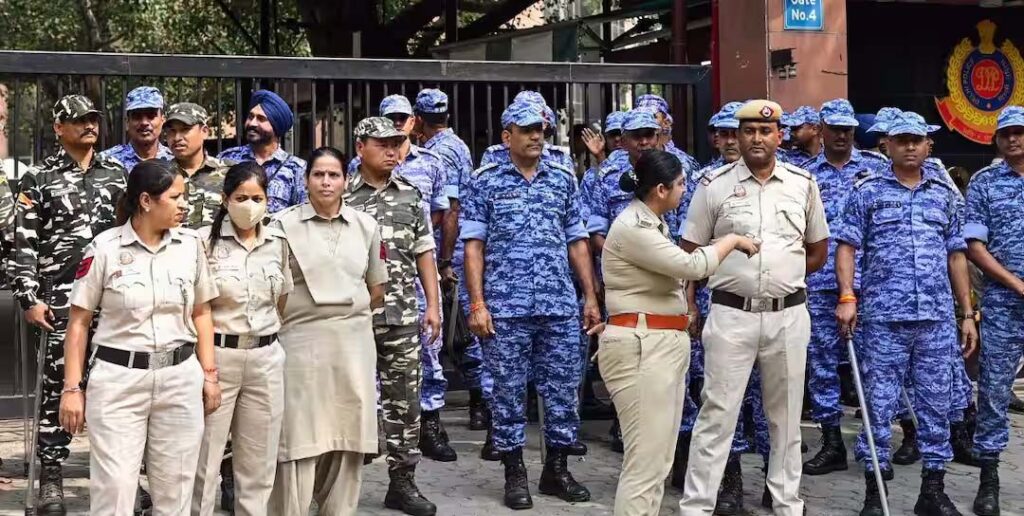 दिल्ली में प्रदर्शन: गृह मंत्रालय का एक और बड़ा फैसला, CJP प्रोटेस्ट के बीच उठाया कदम