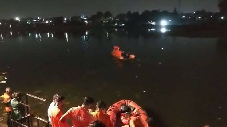 दुर्गा विसर्जन के दौरान नाव पलटने से 4 युवकों की मौत, 18 घंटे बाद कोटड़ी नहर में मिले शव