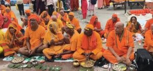 तांबे का लोटा, भोजन में पूड़ी…सर्वपितृ अमावस्या पर करें ये काम, हर गलती माफ कर देंगे पूर्वज